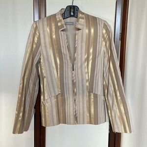 Great little jacket with tiny zipper!